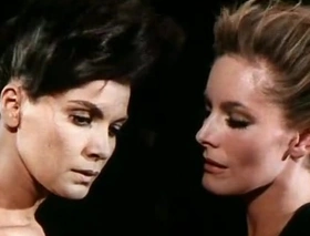 Anita Strindberg,Florinda Bolkan in Lucertola Con Frigid Pelle Di Donna, Una (1971)