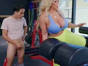 Milf rides curt cadger in the gym during workout