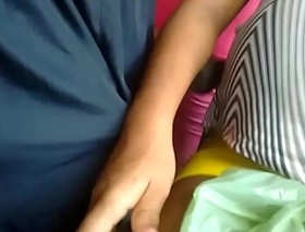 encoxando braço da gravida