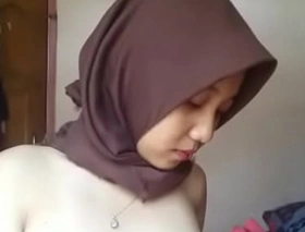 Indonesian Malay Hijabi Scalding 01