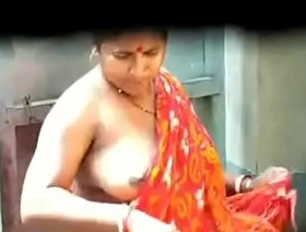 indian bhabi hot boobs caught away from hidden web camera
