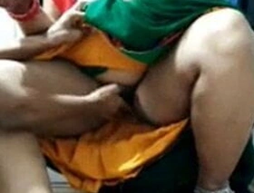 Desi Aunty Hikes Saree coupled with Pussy Fingerblasted